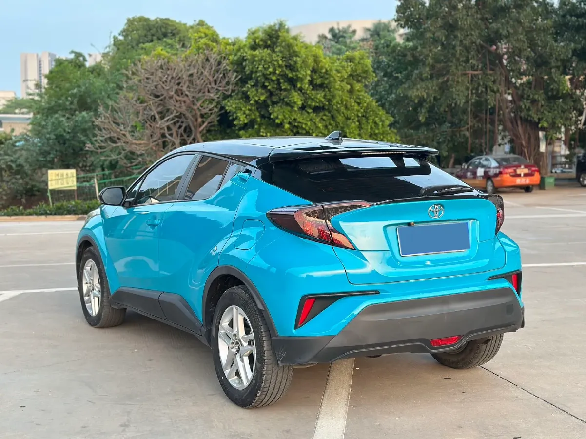 2022 Toyota C-HR 2.0L 171HP L4 CVT,autocango,china used car exporter,china ev exporter,chinese used car exporter,chinese used ev exporter