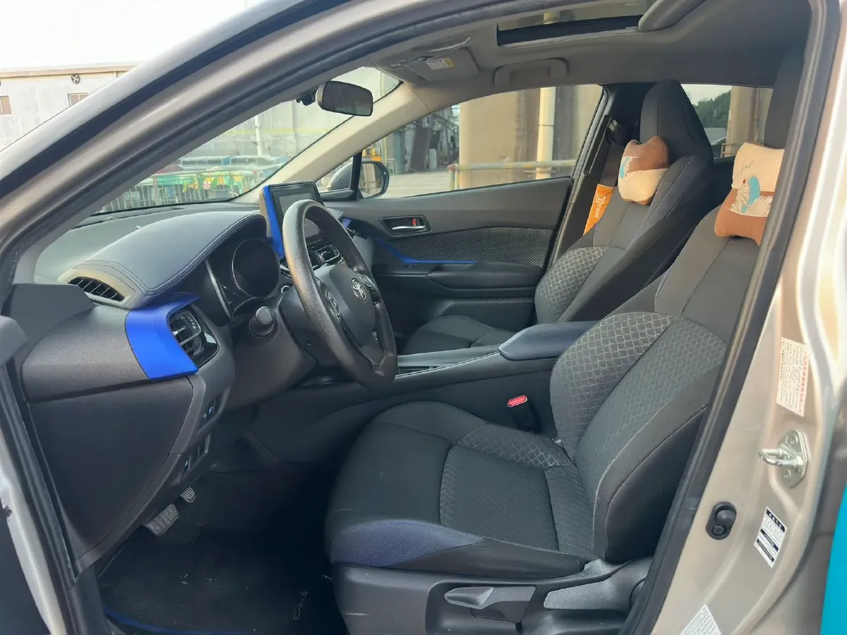 2022 Toyota C-HR 2.0L 171HP L4 CVT,autocango,china used car exporter,china ev exporter,chinese used car exporter,chinese used ev exporter