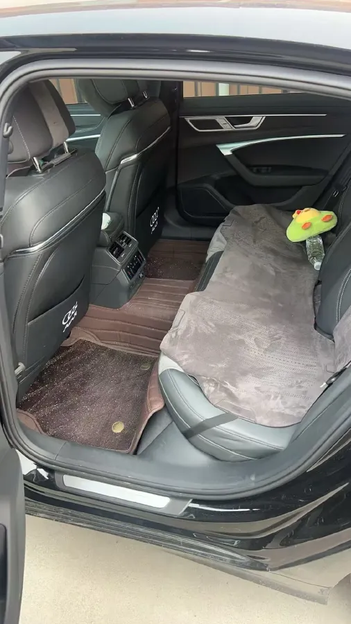 2024 Audi A6L 2.0T 245HP L4 7DCT,autocango,china used car exporter,china ev exporter,chinese used car exporter,chinese used ev exporter