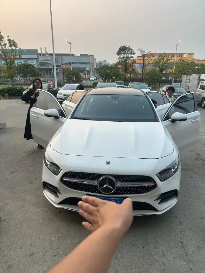 2020 Mercedes-Benz A Class 1.3T 136HP L4 7DCT,autocango,china used car exporter,china ev exporter,chinese used car exporter,chinese used ev exporter