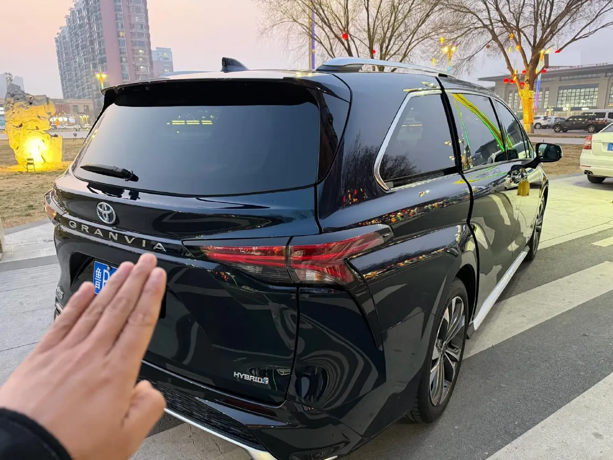 2023 Toyota Granvia 2.5L 189HP L4 E-CVT Hybrid,autocango,china used car exporter,china ev exporter,chinese used car exporter,chinese used ev exporter