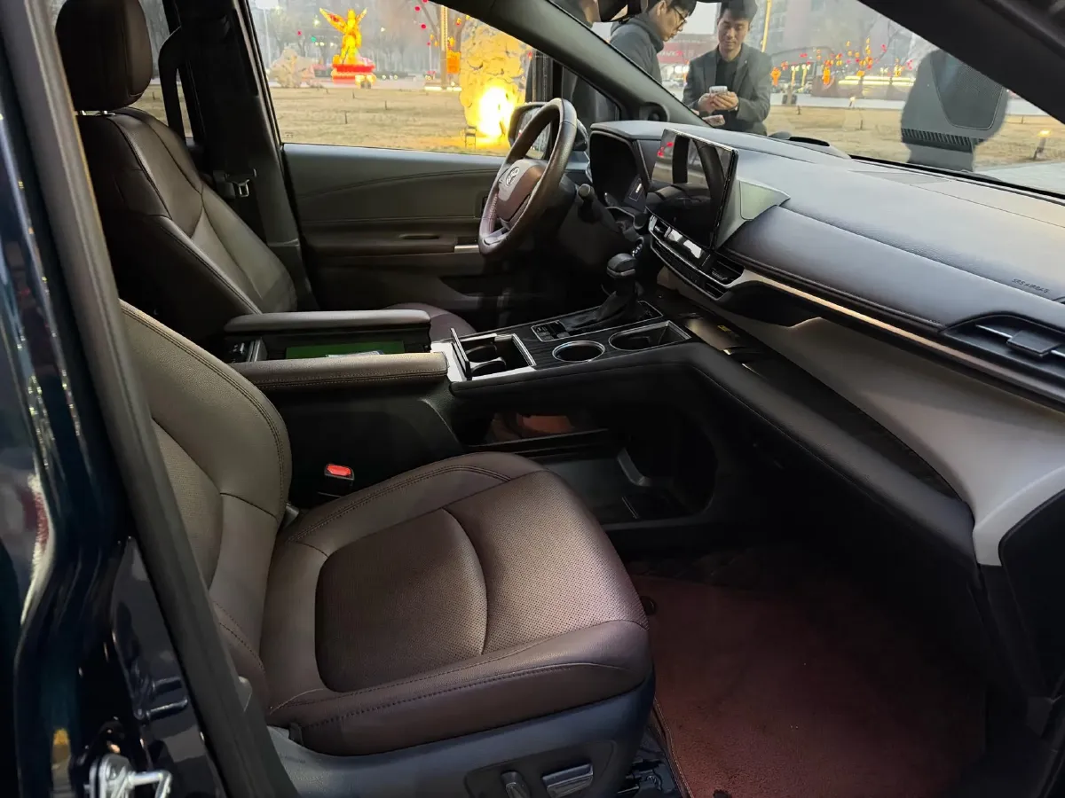 2023 Toyota Granvia 2.5L 189HP L4 E-CVT Hybrid,autocango,china used car exporter,china ev exporter,chinese used car exporter,chinese used ev exporter