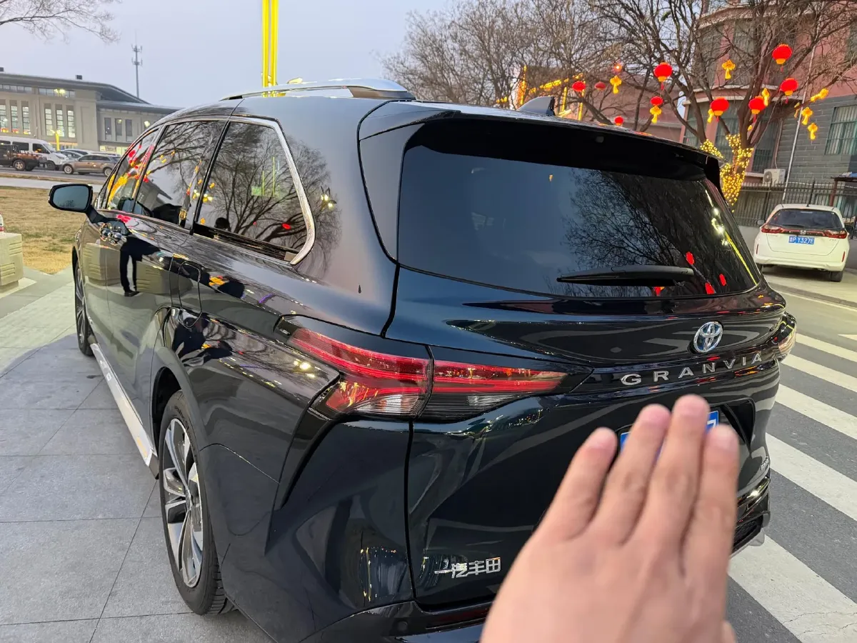 2023 Toyota Granvia 2.5L 189HP L4 E-CVT Hybrid,autocango,china used car exporter,china ev exporter,chinese used car exporter,chinese used ev exporter