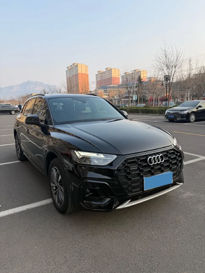 2023 Audi Q5L 2.0T 190HP L4 7DCT,autocango,china used car exporter,china ev exporter,chinese used car exporter,chinese used ev exporter