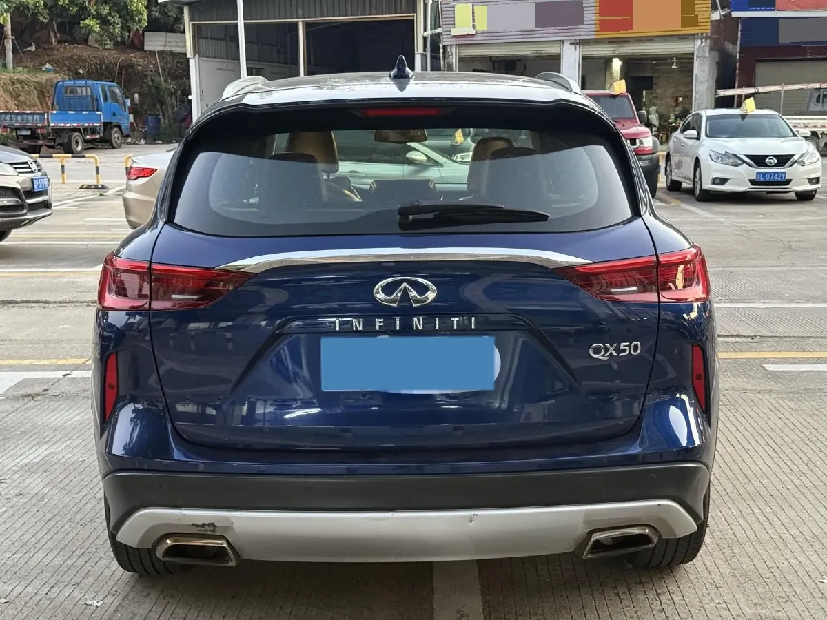 2018 Infiniti QX30 2.0T 211HP L4 7DCT,autocango,china used car exporter,china ev exporter,chinese used car exporter,chinese used ev exporter