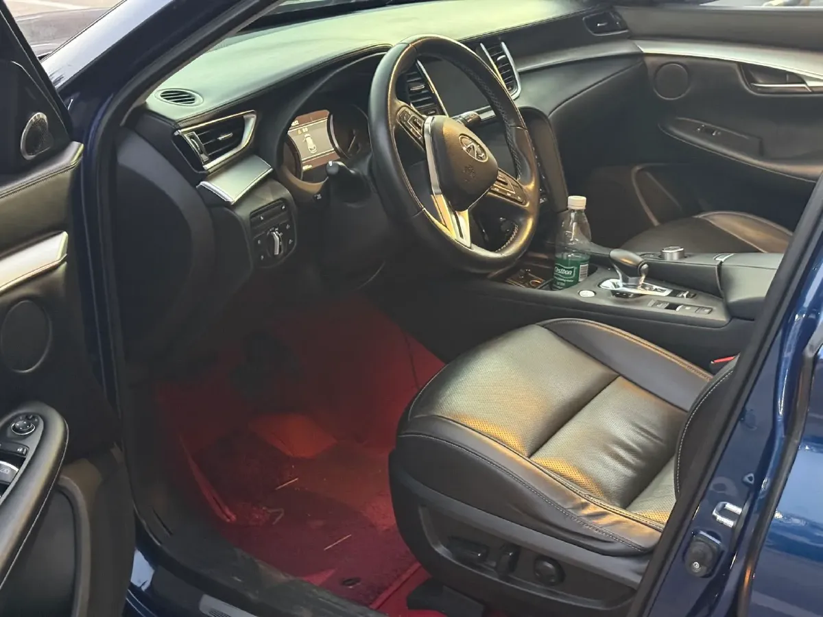 2018 Infiniti QX30 2.0T 211HP L4 7DCT,autocango,china used car exporter,china ev exporter,chinese used car exporter,chinese used ev exporter