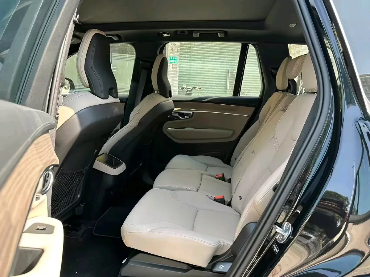 2025 Volvo XC90 2.0T 250HP L4 8AT,autocango,china used car exporter,china ev exporter,chinese used car exporter,chinese used ev exporter