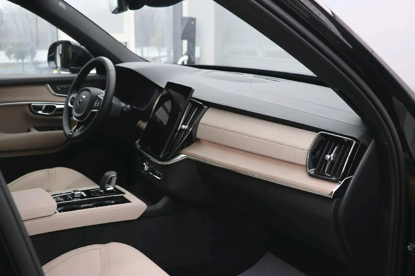 2025 Volvo XC90 2.0T 250HP L4 8AT,autocango,china used car exporter,china ev exporter,chinese used car exporter,chinese used ev exporter