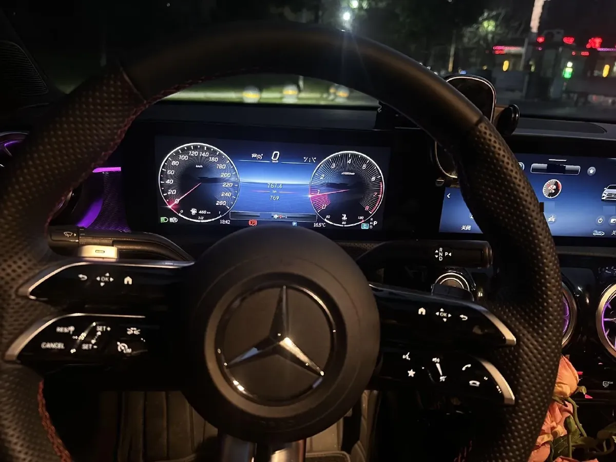 2025 Mercedes-Benz A Class 1.3T 163HP L4 7DCT,autocango,china used car exporter,china ev exporter,chinese used car exporter,chinese used ev exporter