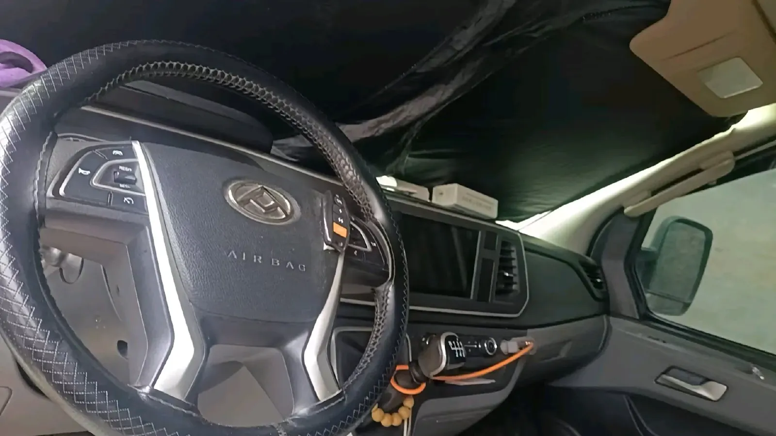 2023 MAXUS XinTu V80 2.0T 139HP L4 6MT,autocango,china used car exporter,china ev exporter,chinese used car exporter,chinese used ev exporter