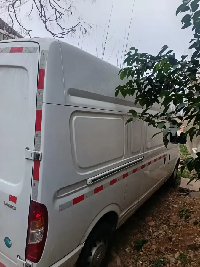 2023 MAXUS XinTu V80 2.0T 139HP L4 6MT,autocango,china used car exporter,china ev exporter,chinese used car exporter,chinese used ev exporter