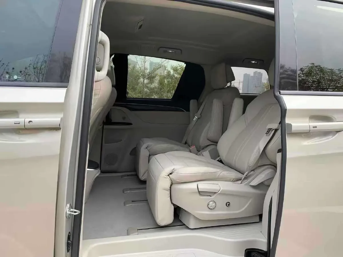 2022 Buick GL8 2.0T 237HP L4 9AT,autocango,china used car exporter,china ev exporter,chinese used car exporter,chinese used ev exporter