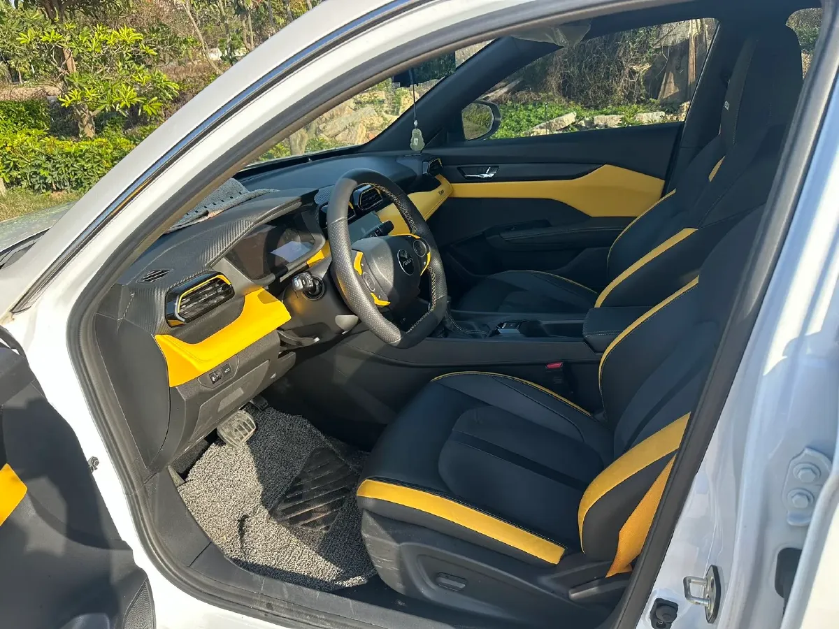 2023 DongFeng Aeolus YiXuan 1.5T 197HP L4 6DCT,autocango,china used car exporter,china ev exporter,chinese used car exporter,chinese used ev exporter