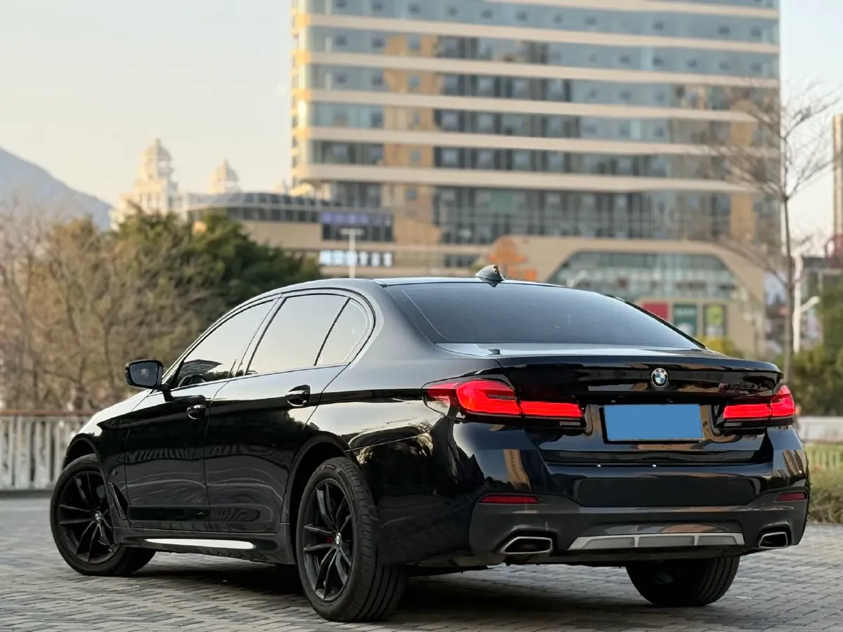 2022 BMW 5 Series 2.0T 184HP L4 8AT,autocango,china used car exporter,china ev exporter,chinese used car exporter,chinese used ev exporter