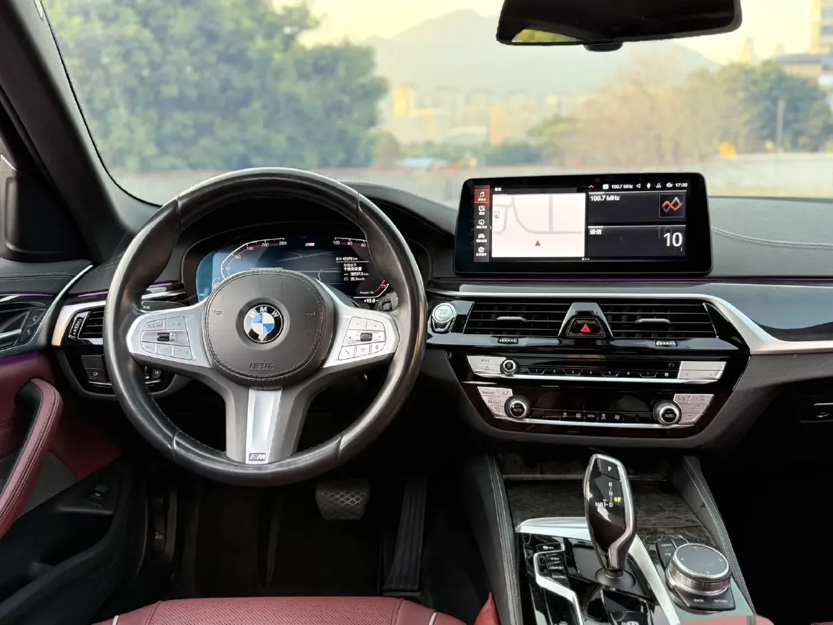 2022 BMW 5 Series 2.0T 184HP L4 8AT,autocango,china used car exporter,china ev exporter,chinese used car exporter,chinese used ev exporter