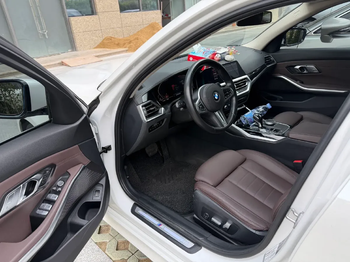 2021 BMW 3 Series 2.0T 156HP L4 8AT,autocango,china used car exporter,china ev exporter,chinese used car exporter,chinese used ev exporter