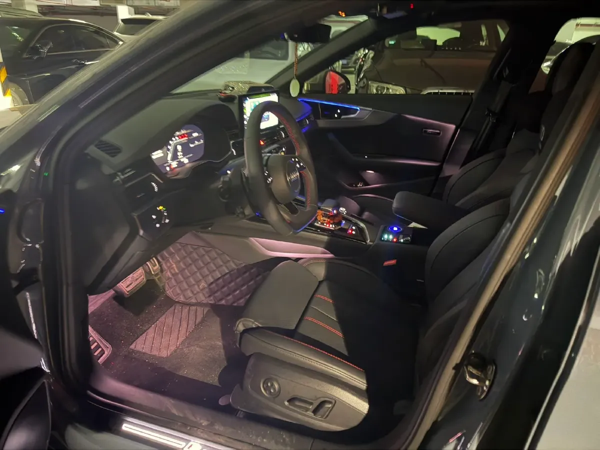 2022 Audi A4L 2.0T 190HP L4 7DCT,autocango,china used car exporter,china ev exporter,chinese used car exporter,chinese used ev exporter