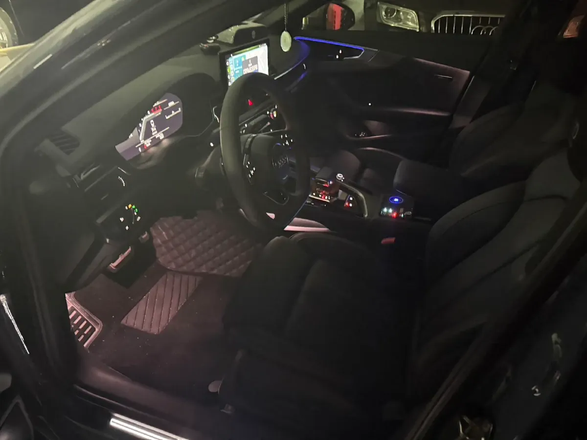 2022 Audi A4L 2.0T 190HP L4 7DCT,autocango,china used car exporter,china ev exporter,chinese used car exporter,chinese used ev exporter