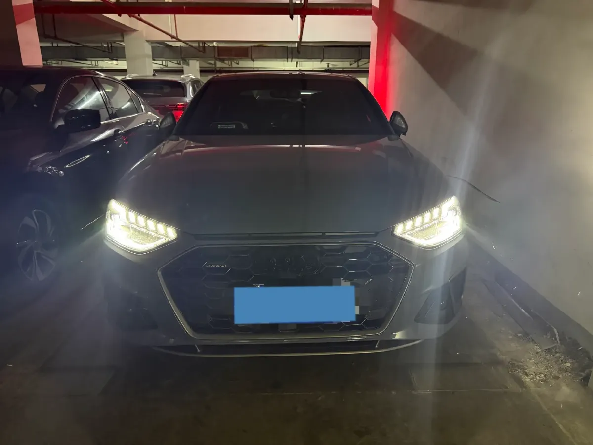 2022 Audi A4L 2.0T 190HP L4 7DCT,autocango,china used car exporter,china ev exporter,chinese used car exporter,chinese used ev exporter