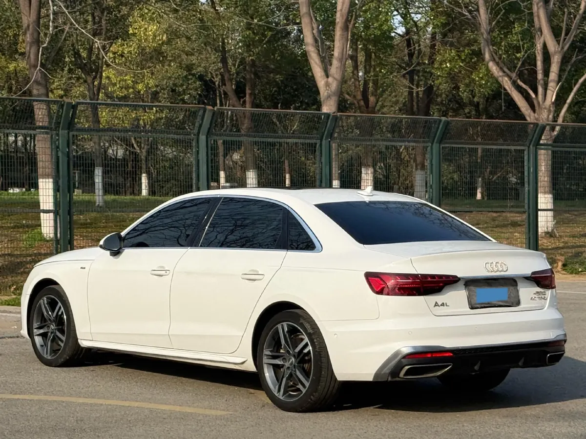 2020 Audi A4L 2.0T 190HP L4 7DCT,autocango,china used car exporter,china ev exporter,chinese used car exporter,chinese used ev exporter