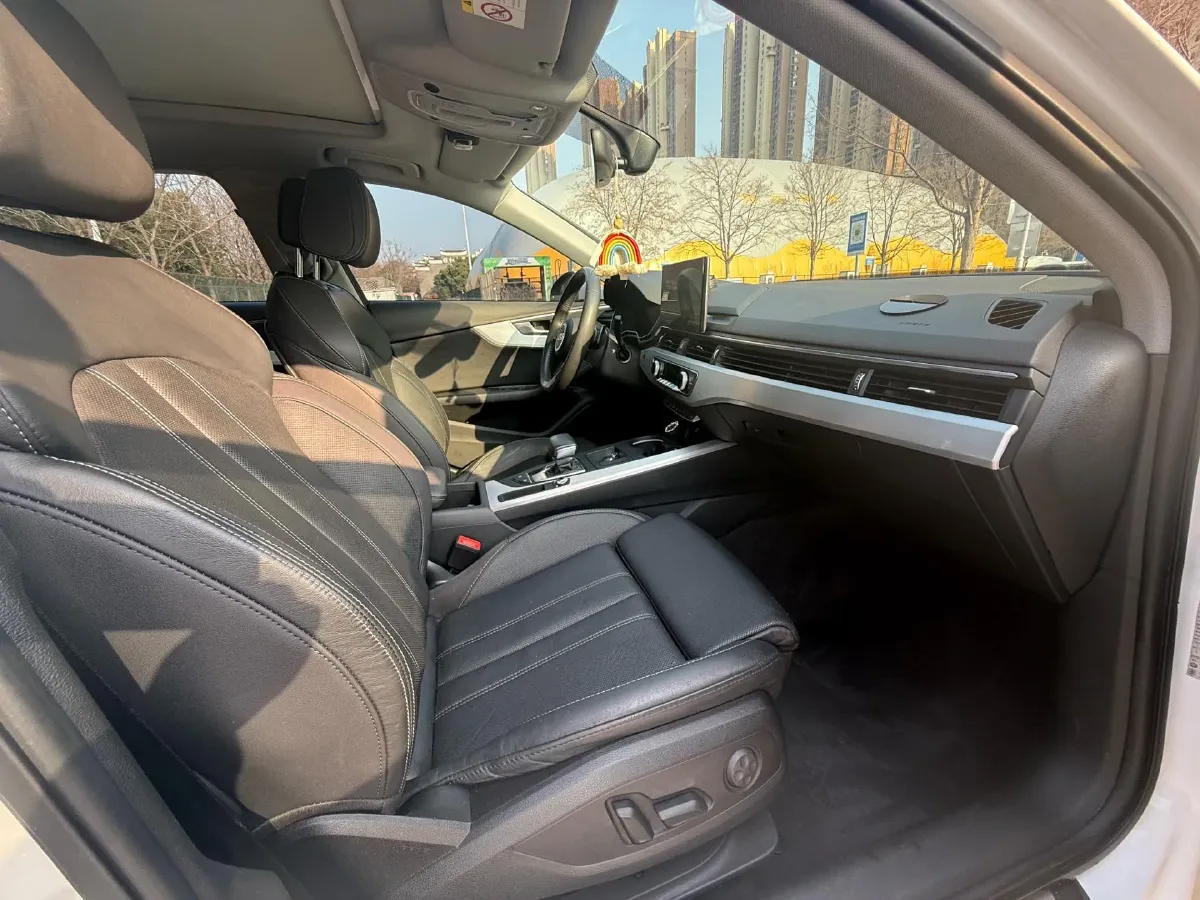 2020 Audi A4L 2.0T 190HP L4 7DCT,autocango,china used car exporter,china ev exporter,chinese used car exporter,chinese used ev exporter