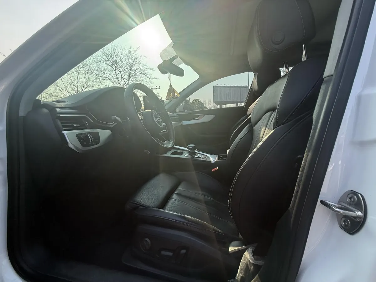 2020 Audi A4L 2.0T 190HP L4 7DCT,autocango,china used car exporter,china ev exporter,chinese used car exporter,chinese used ev exporter