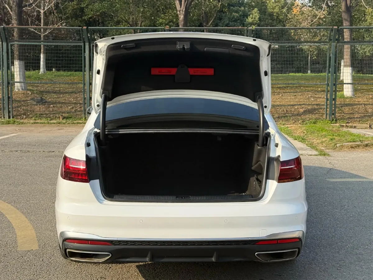 2020 Audi A4L 2.0T 190HP L4 7DCT,autocango,china used car exporter,china ev exporter,chinese used car exporter,chinese used ev exporter