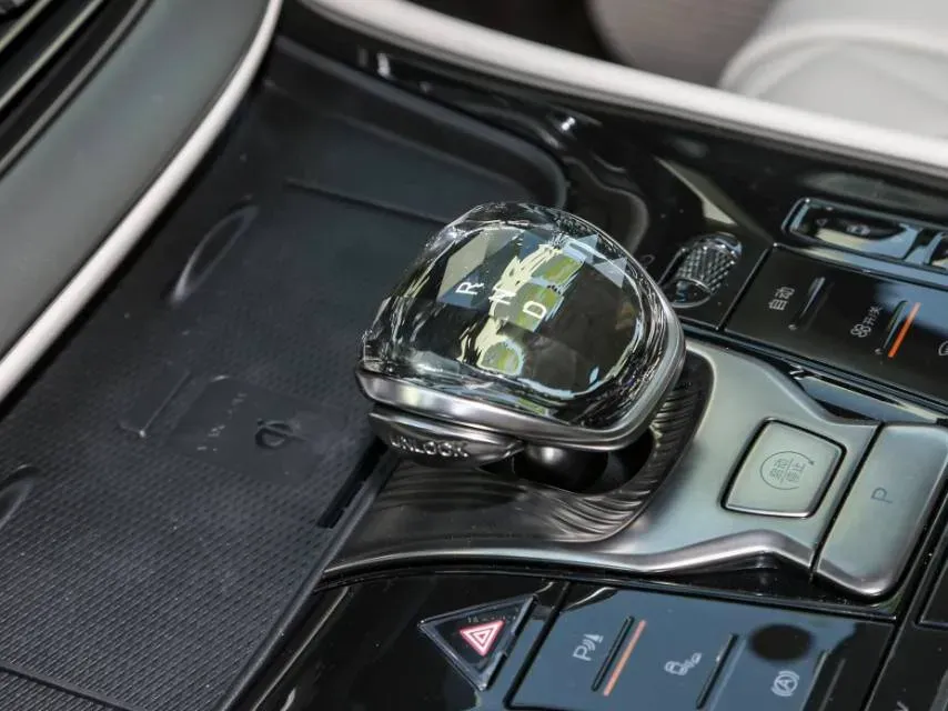 2024 Denza D9 1.5T 139HP L4 E-CVT PHEV 40KWH,autocango,china used car exporter,china ev exporter,chinese used car exporter,chinese used ev exporter