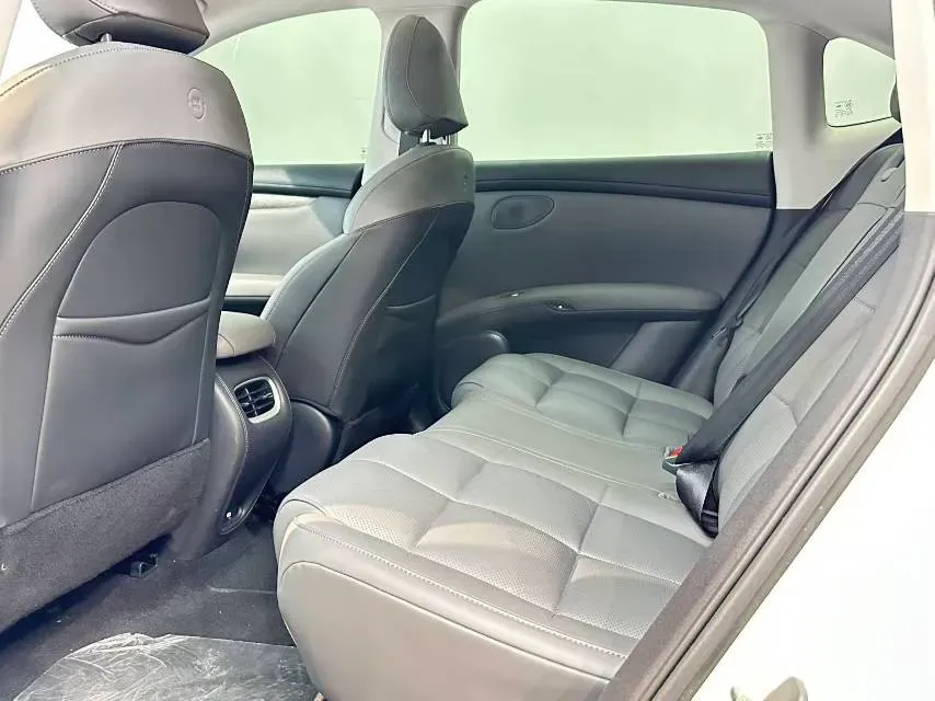 2023 IM LS6 BEV 71KWH,autocango,china used car exporter,china ev exporter,chinese used car exporter,chinese used ev exporter