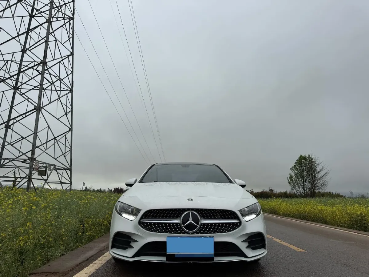 2021 Mercedes-Benz A Class 1.3T 136HP L4 7DCT,autocango,china used car exporter,china ev exporter,chinese used car exporter,chinese used ev exporter