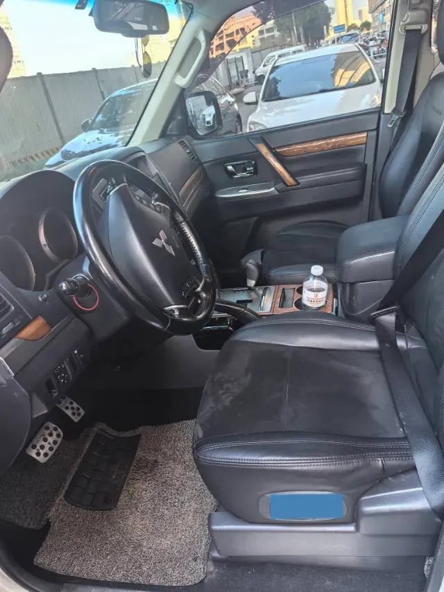 2016 Mitsubishi Pajero 3.0L 174HP V6 5AT,autocango,china used car exporter,china ev exporter,chinese used car exporter,chinese used ev exporter