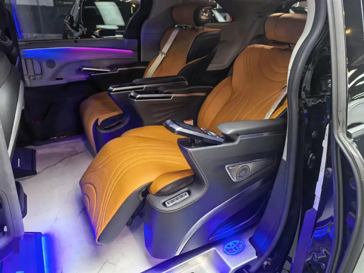 2023 Toyota Sienna 2.5L 189HP L4 E-CVT Hybrid,autocango,china used car exporter,china ev exporter,chinese used car exporter,chinese used ev exporter