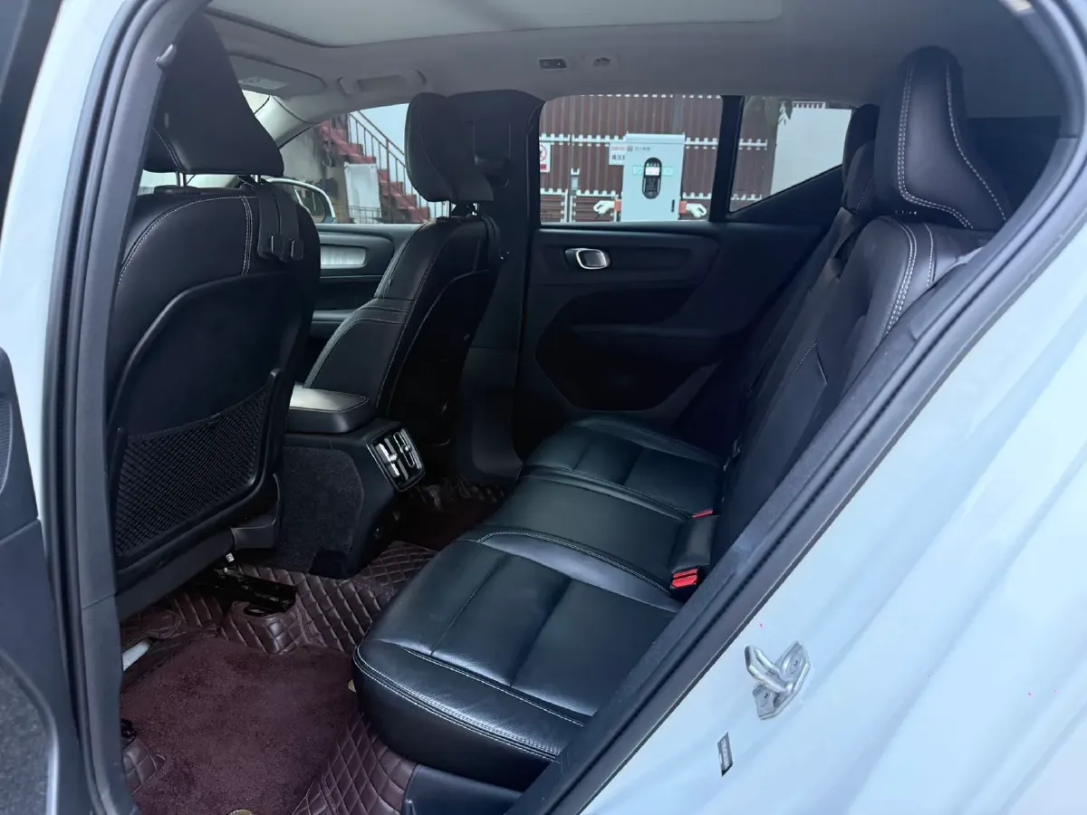 2021 Volvo XC40 2.0T 190HP L4 8AT,autocango,china used car exporter,china ev exporter,chinese used car exporter,chinese used ev exporter