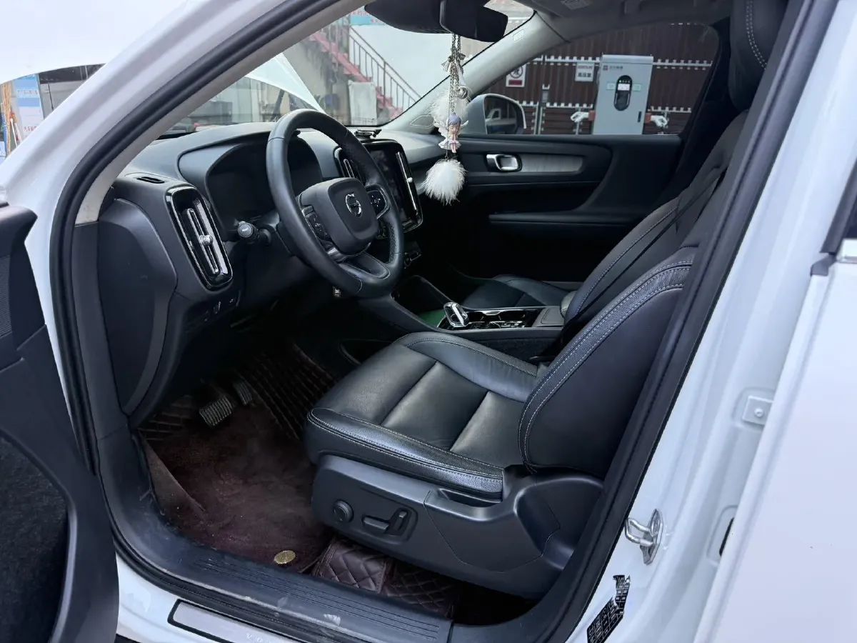 2021 Volvo XC40 2.0T 190HP L4 8AT,autocango,china used car exporter,china ev exporter,chinese used car exporter,chinese used ev exporter