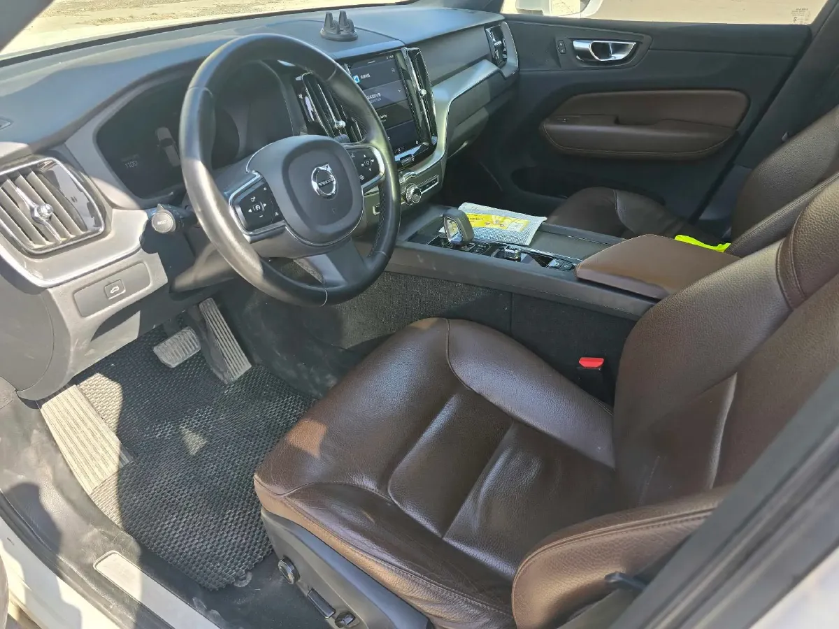 2023 Volvo XC60 2.0T 250HP L4 8AT,autocango,china used car exporter,china ev exporter,chinese used car exporter,chinese used ev exporter