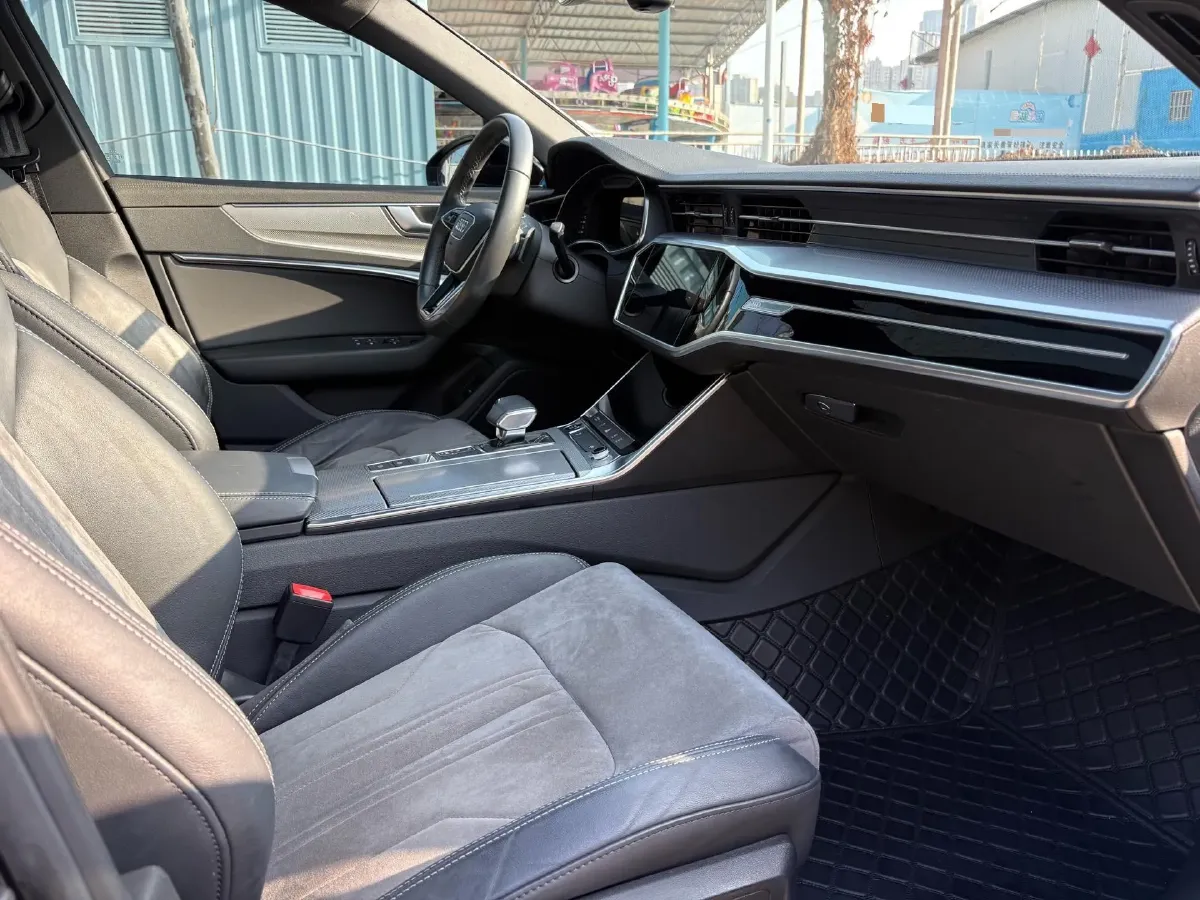 2021 Audi A6L 2.0T 190HP L4 7DCT,autocango,china used car exporter,china ev exporter,chinese used car exporter,chinese used ev exporter