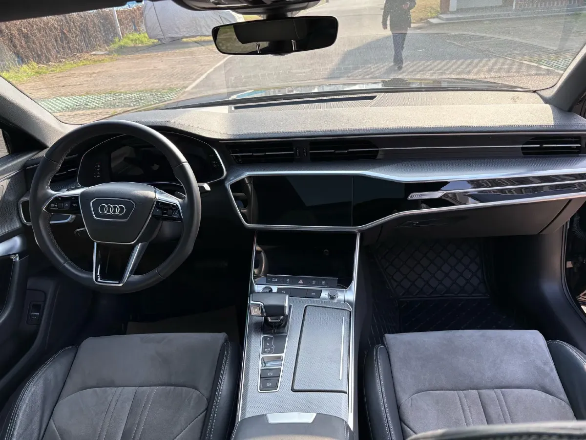2021 Audi A6L 2.0T 190HP L4 7DCT,autocango,china used car exporter,china ev exporter,chinese used car exporter,chinese used ev exporter