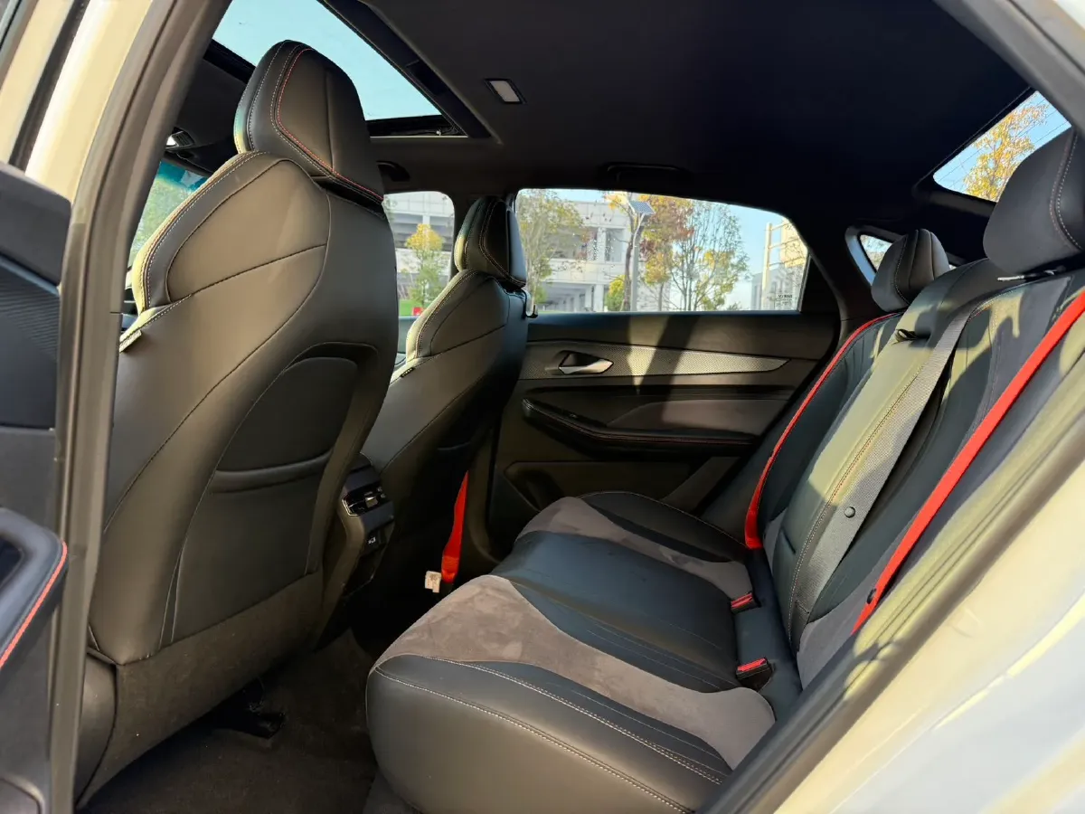 2022 Geely Binray 1.5T 181HP L4 7DCT,autocango,china used car exporter,china ev exporter,chinese used car exporter,chinese used ev exporter