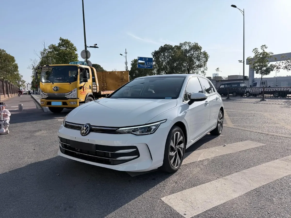 2025 Volkswagen Golf 1.5T 160HP L4 7DCT,autocango,china used car exporter,china ev exporter,chinese used car exporter,chinese used ev exporter