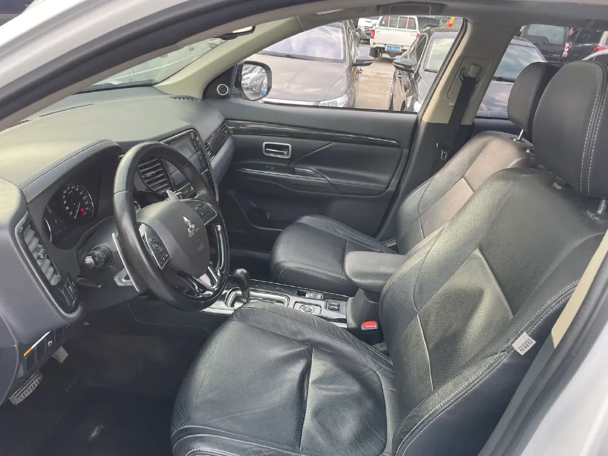 2018 Mitsubishi Outlander 2.4L 192HP L4 CVT,autocango,china used car exporter,china ev exporter,chinese used car exporter,chinese used ev exporter