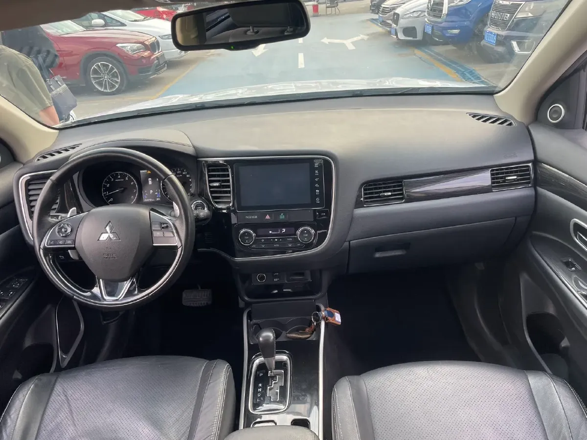 2018 Mitsubishi Outlander 2.4L 192HP L4 CVT,autocango,china used car exporter,china ev exporter,chinese used car exporter,chinese used ev exporter