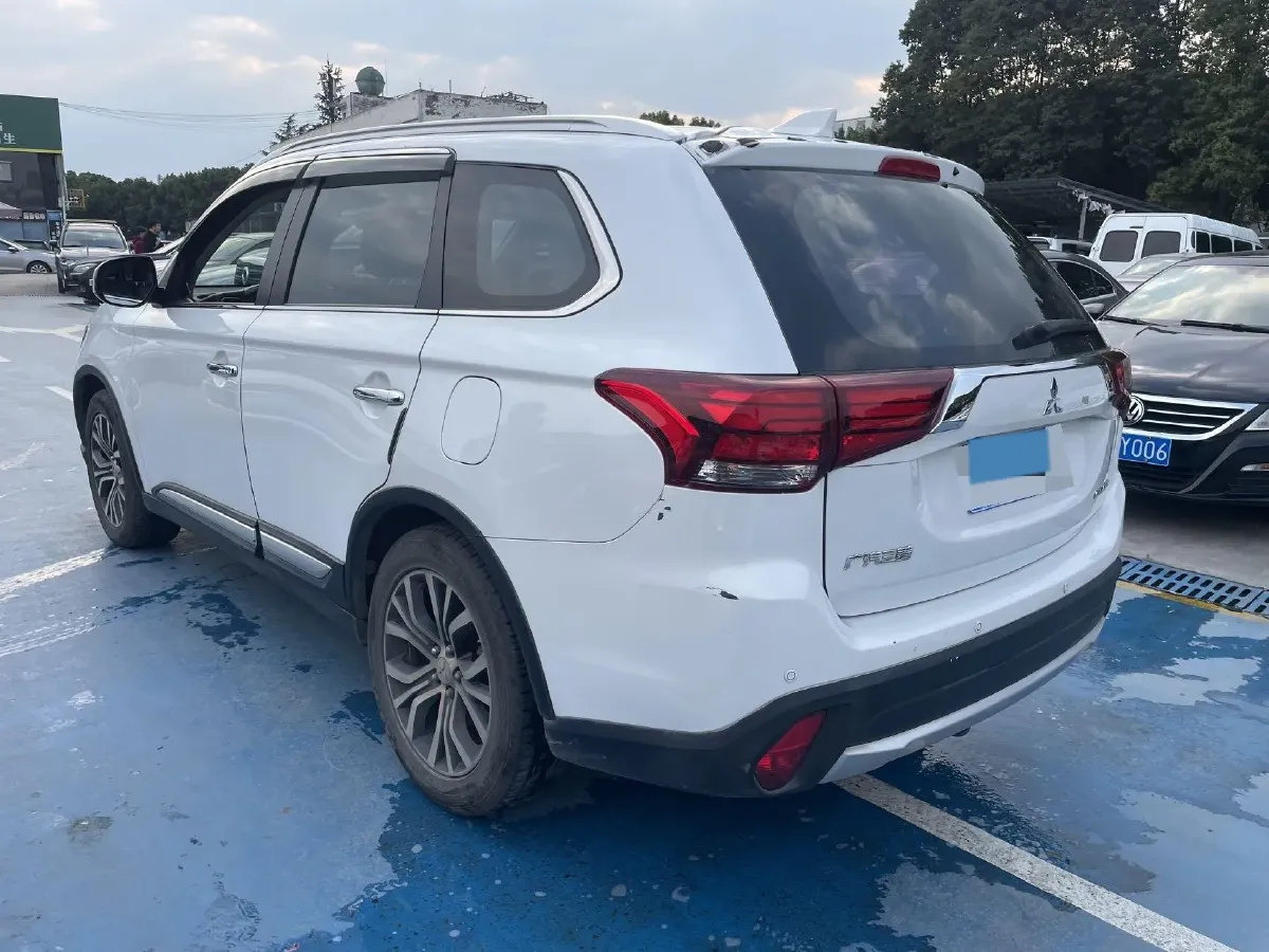 2018 Mitsubishi Outlander 2.4L 192HP L4 CVT,autocango,china used car exporter,china ev exporter,chinese used car exporter,chinese used ev exporter