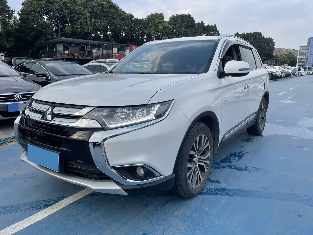 2018 Mitsubishi Outlander 2.4L 192HP L4 CVT,autocango,china used car exporter,china ev exporter,chinese used car exporter,chinese used ev exporter