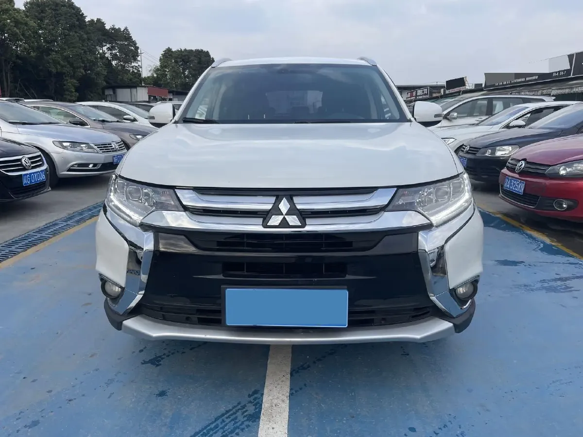 2018 Mitsubishi Outlander 2.4L 192HP L4 CVT,autocango,china used car exporter,china ev exporter,chinese used car exporter,chinese used ev exporter