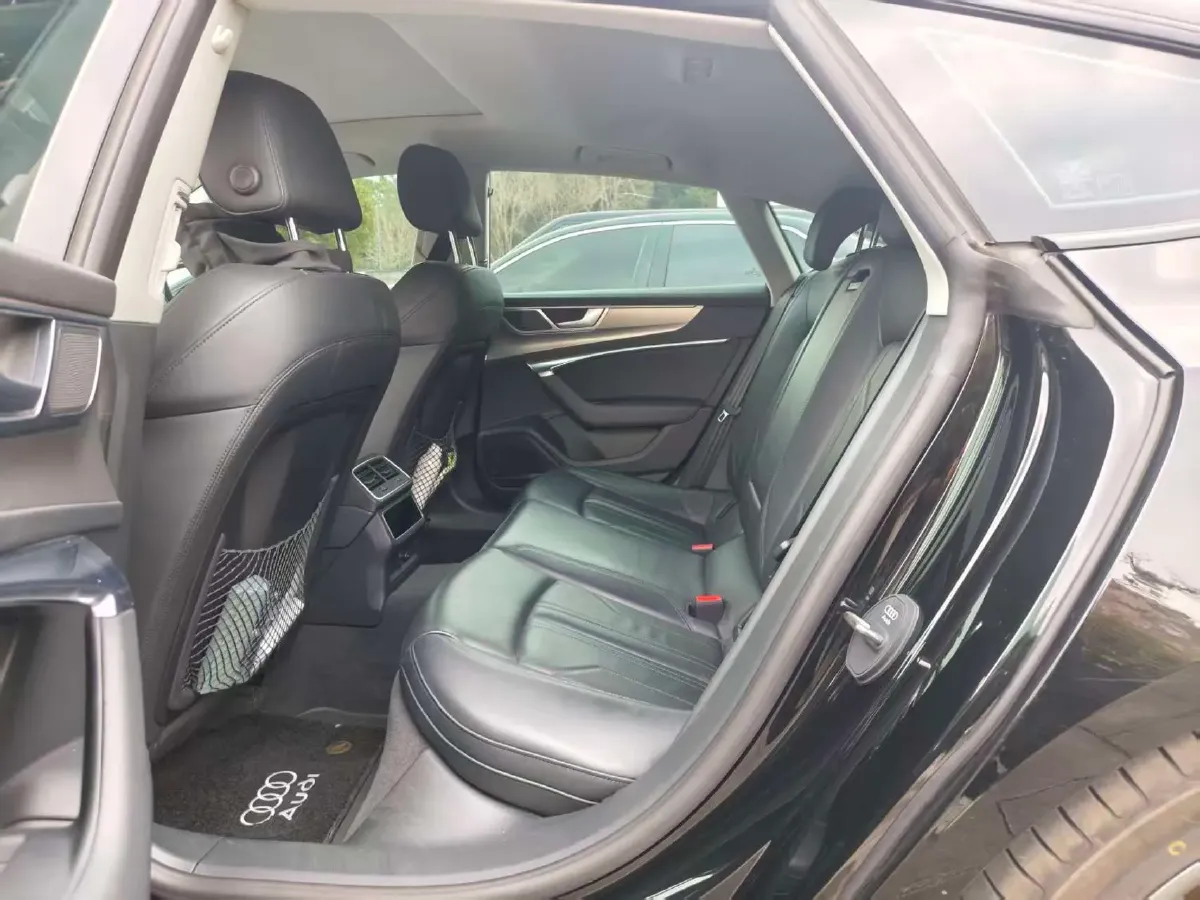 2023 Audi A7 2.0T 265HP L4 7DCT,autocango,china used car exporter,china ev exporter,chinese used car exporter,chinese used ev exporter