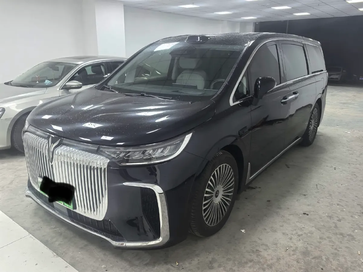 2025 Voyah Dream 1.5T 150HP L4 PHEV 41.7KWH,autocango,china used car exporter,china ev exporter,chinese used car exporter,chinese used ev exporter