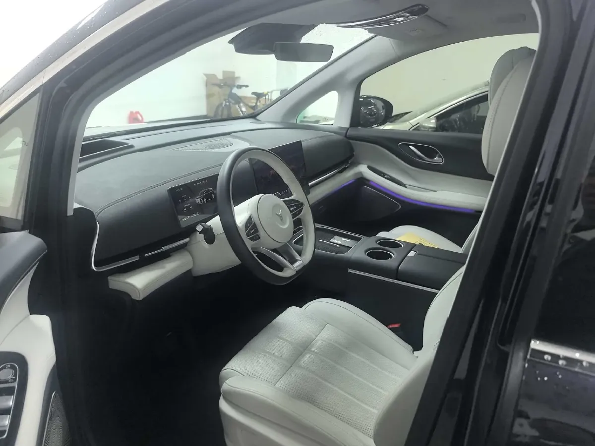 2025 Voyah Dream 1.5T 150HP L4 PHEV 41.7KWH,autocango,china used car exporter,china ev exporter,chinese used car exporter,chinese used ev exporter