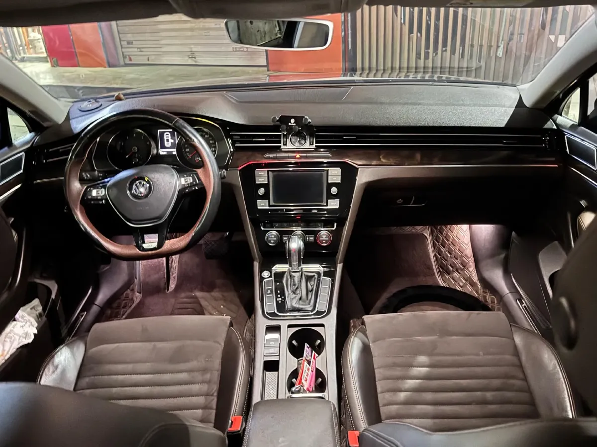 2018 Volkswagen Magotan 1.8T 180HP L4 7DCT,autocango,china used car exporter,china ev exporter,chinese used car exporter,chinese used ev exporter