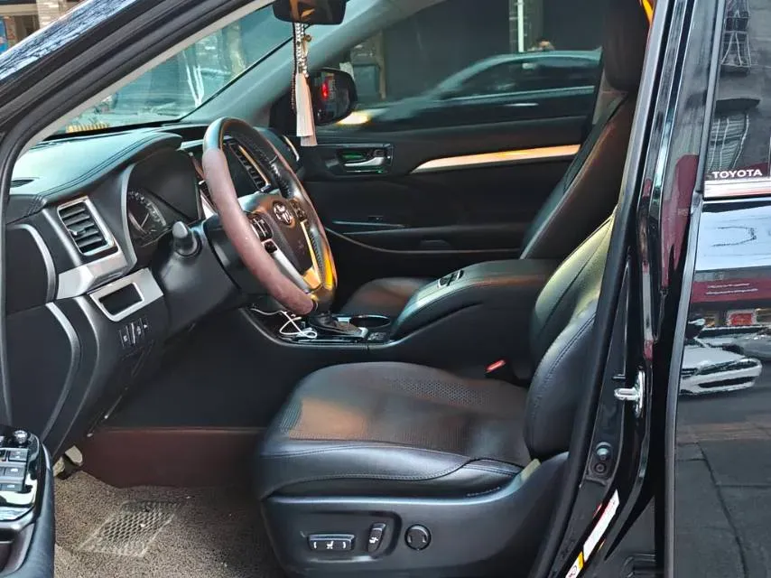 2021 Toyota Highlander 2.0T 220HP L4 6AT,autocango,china used car exporter,china ev exporter,chinese used car exporter,chinese used ev exporter