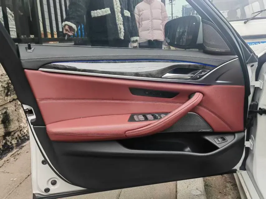 2022 BMW 5 Series 2.0T 184HP L4 8AT,autocango,china used car exporter,china ev exporter,chinese used car exporter,chinese used ev exporter